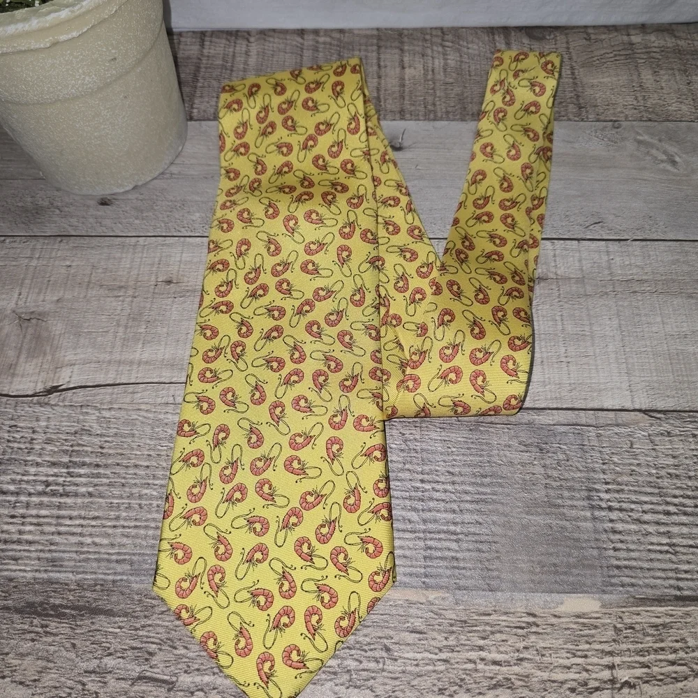 PETER BLAIR YELLOW SILK TIE PINK CRAWFISH PATTERN WHIMSICAL USA MADE